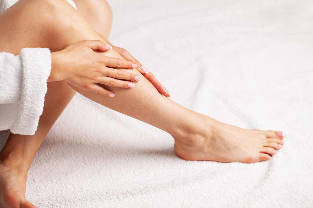 Con l’arrivo del caldo, molte persone iniziano a sentire una fastidiosa sensazione di pesantezza alle gambe.