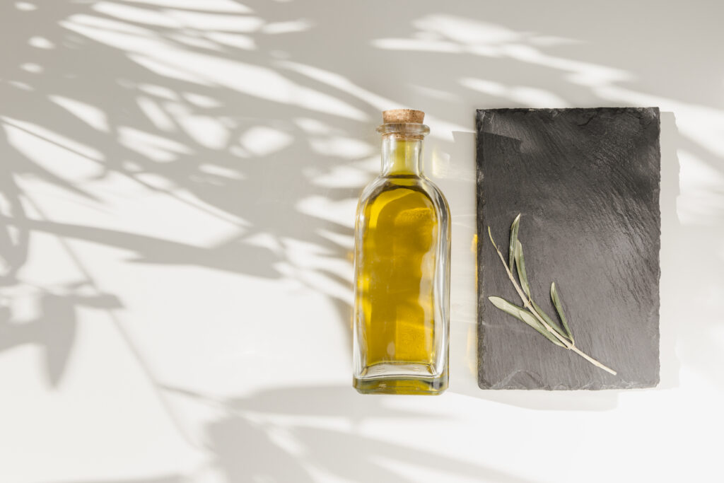 I cibi antinfiammatori sono alimenti naturalmente ricchi di molecole capaci di ridurre la produzione di sostanze infiammatorie